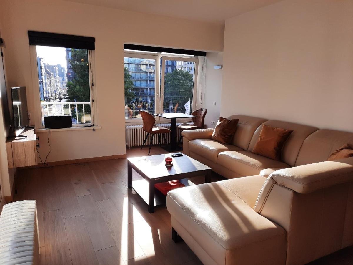 Lichtrijk En Comfortabel Hoekappartement Met Gratis Parking En Zeer Centraal Gelegen - Comme Chez Soi Ostend Luaran gambar