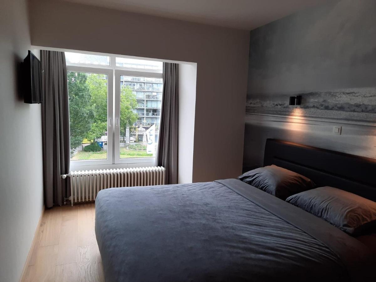 Lichtrijk En Comfortabel Hoekappartement Met Gratis Parking En Zeer Centraal Gelegen - Comme Chez Soi Ostend Luaran gambar