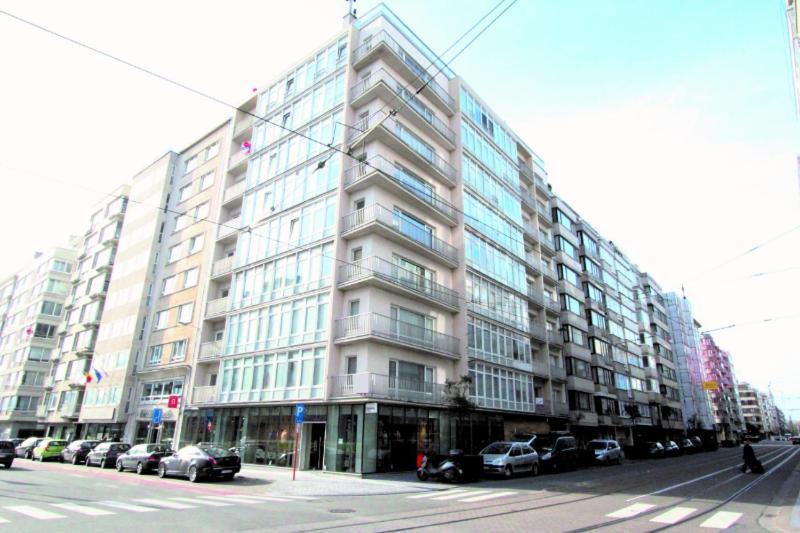Lichtrijk En Comfortabel Hoekappartement Met Gratis Parking En Zeer Centraal Gelegen - Comme Chez Soi Ostend Luaran gambar