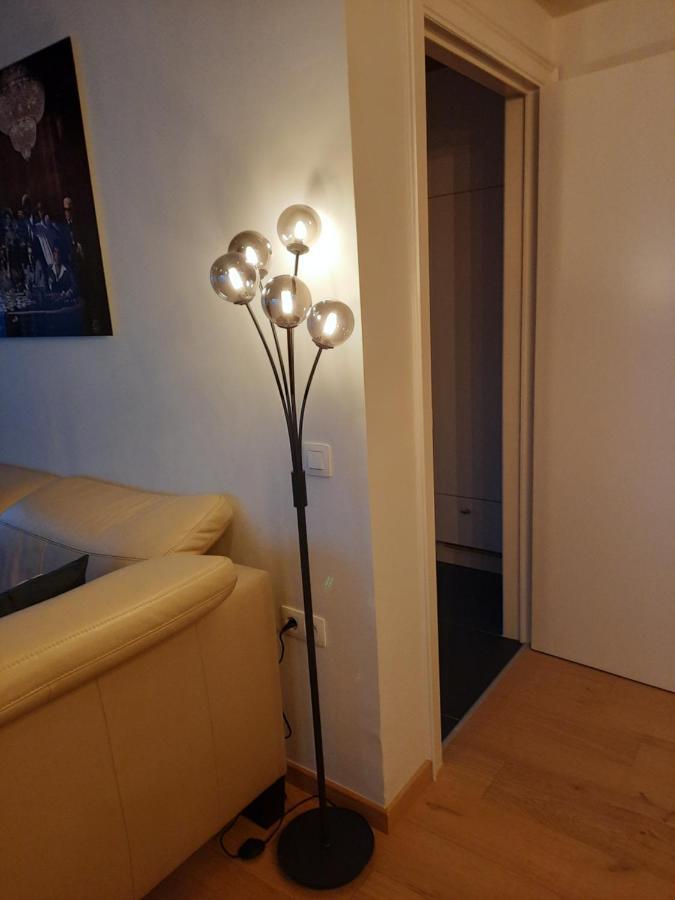 Lichtrijk En Comfortabel Hoekappartement Met Gratis Parking En Zeer Centraal Gelegen - Comme Chez Soi Ostend Luaran gambar
