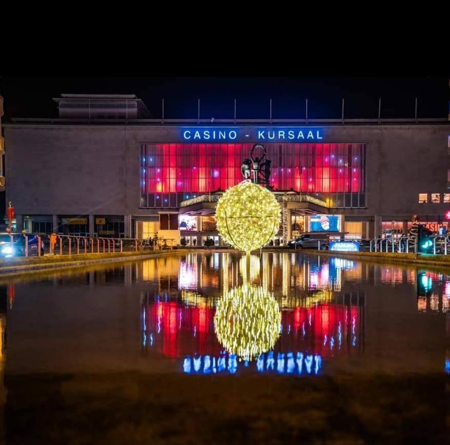 Lichtrijk En Comfortabel Hoekappartement Met Gratis Parking En Zeer Centraal Gelegen - Comme Chez Soi Ostend Luaran gambar
